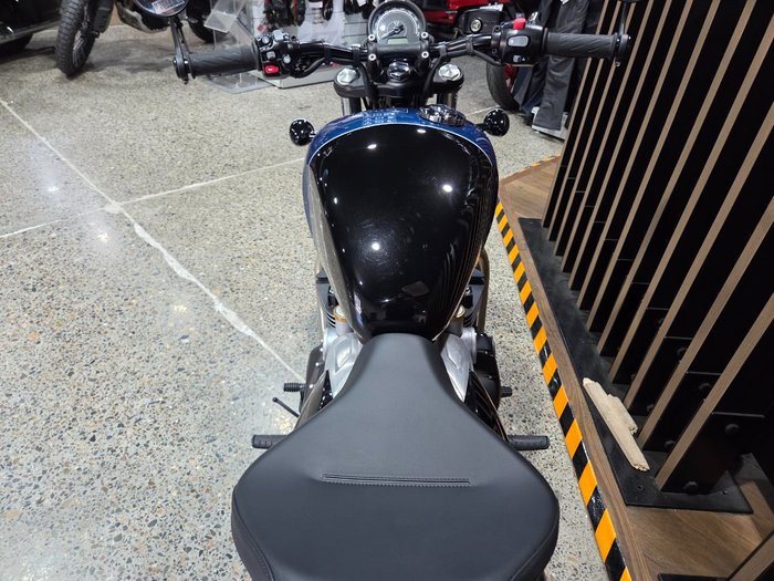 2026 Triumph BONNEVILLE BOBBER BLUE