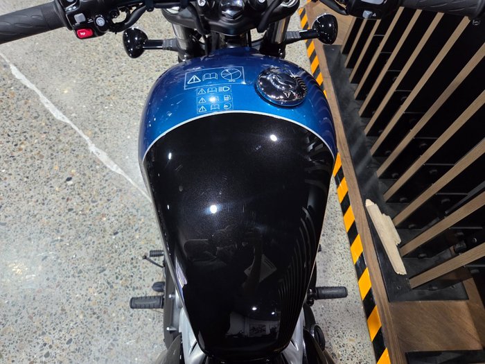 2026 Triumph BONNEVILLE BOBBER BLUE