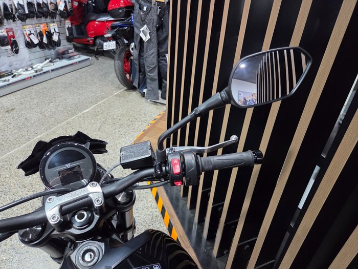 2026 Triumph TRIDENT 800 Black
