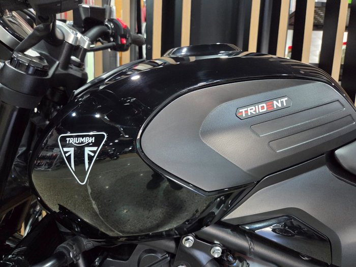 2026 Triumph TRIDENT 800 Black