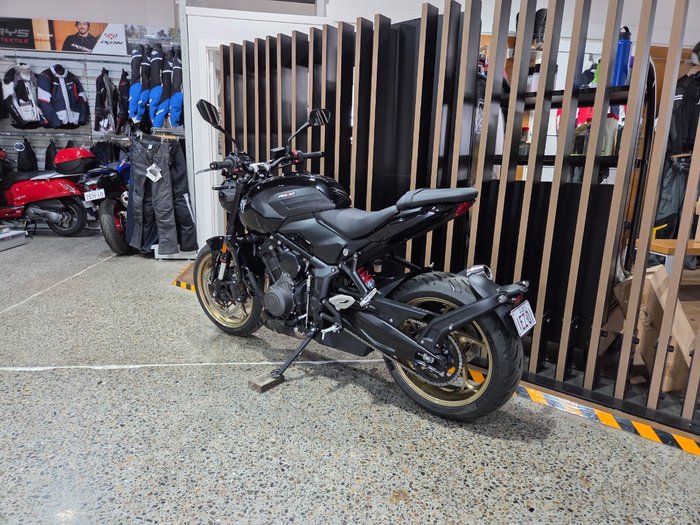 2026 Triumph TRIDENT 800 Black