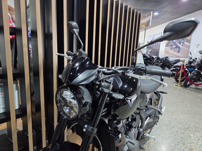 2026 Triumph TRIDENT 800 Black