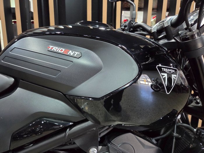 2026 Triumph TRIDENT 800 Black