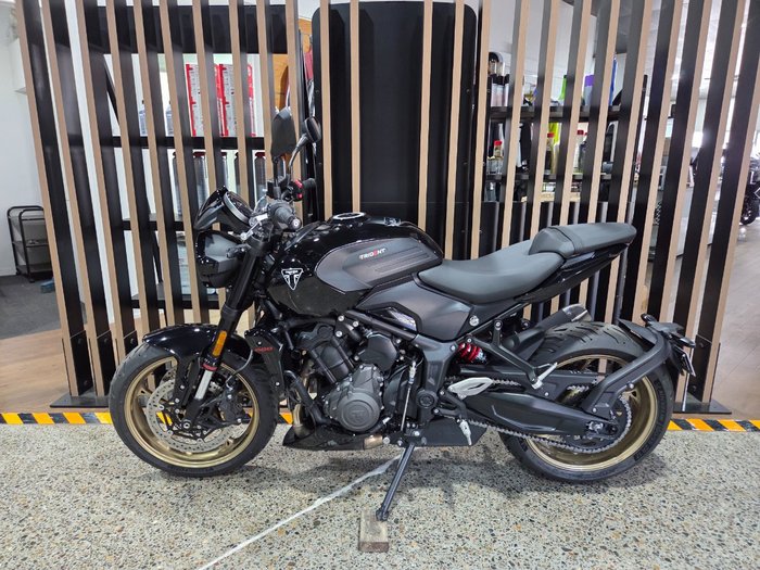 2026 Triumph TRIDENT 800 Black