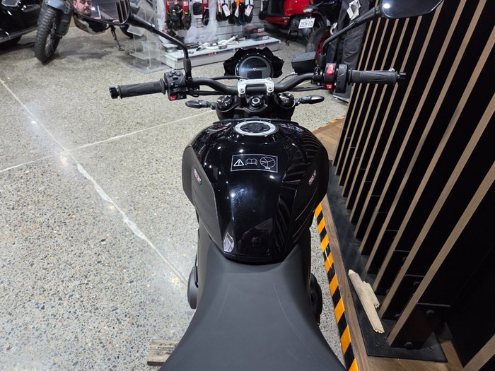 2026 Triumph TRIDENT 800 Black