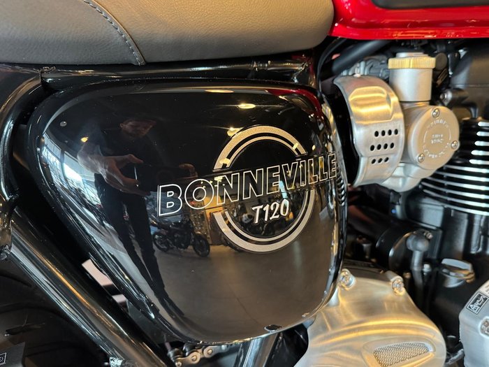2026 Triumph Bonneville T120 Bonneville Red