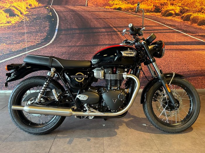 2026 Triumph Bonneville T100 (900cc) Bonneville Black