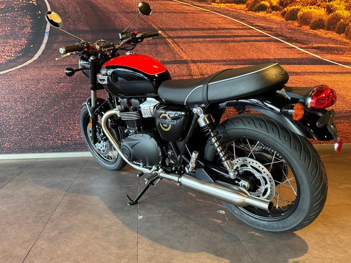 2026 Triumph Bonneville T100 (900cc) Bonneville Black