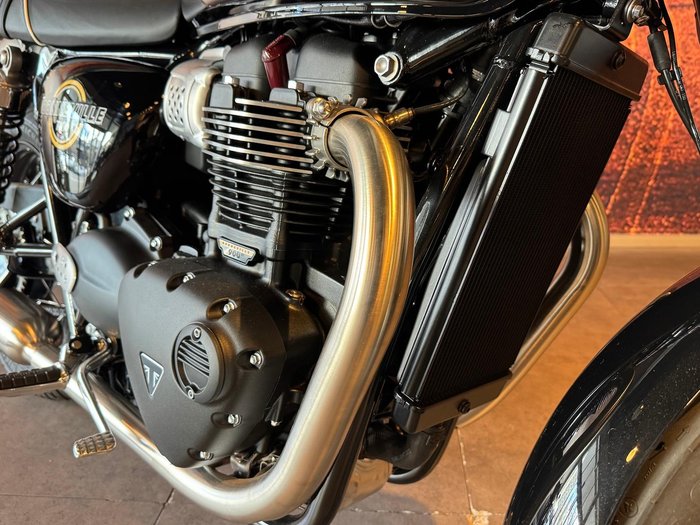 2026 Triumph Bonneville T100 (900cc) Bonneville Black