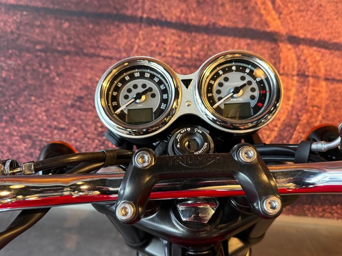 2026 Triumph Bonneville T100 (900cc) Bonneville Black