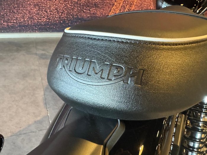 2026 Triumph Bonneville T100 (900cc) Bonneville Black