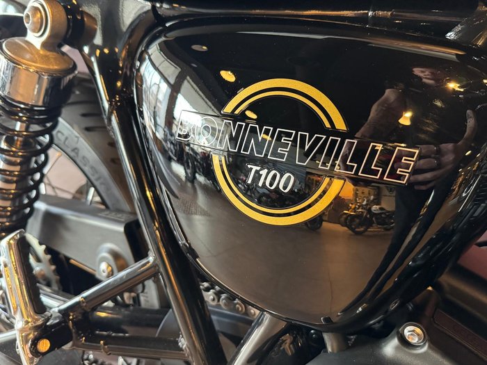 2026 Triumph Bonneville T100 (900cc) Bonneville Black