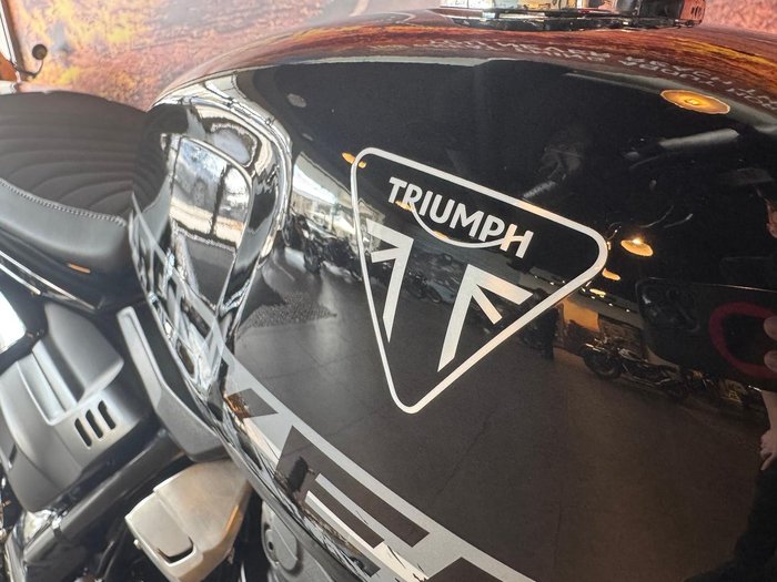 2026 Triumph Tracker 400 Tracker Black