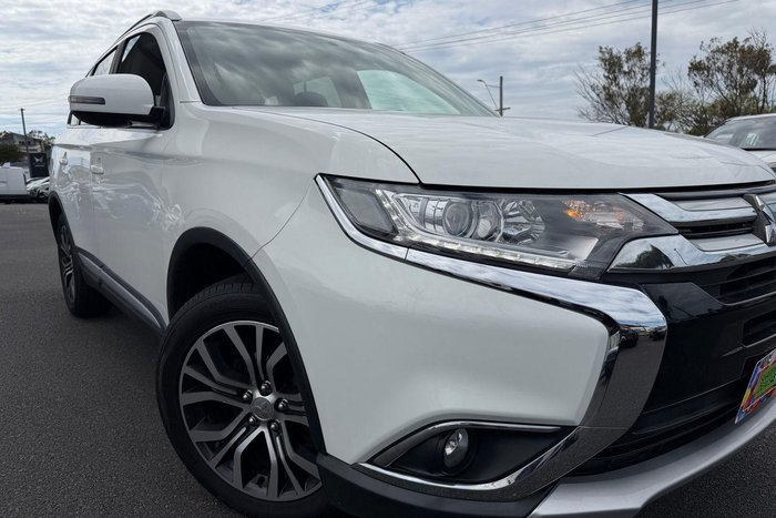 2017 Mitsubishi Outlander LS Safety Pack