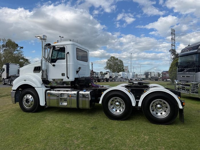 2023 Mack Superliner