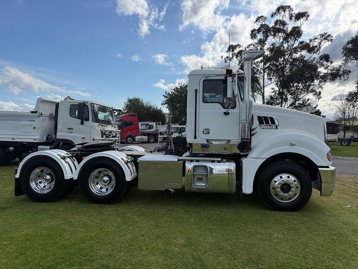 2023 Mack Superliner