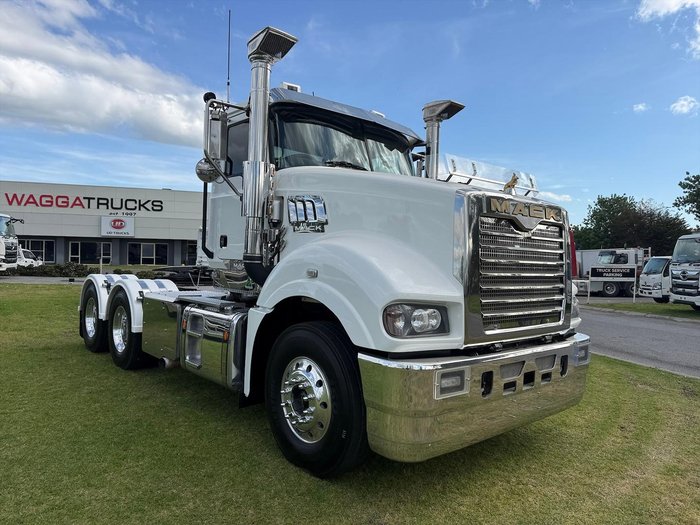 2023 Mack Superliner
