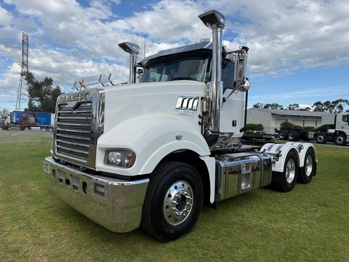 2023 Mack Superliner