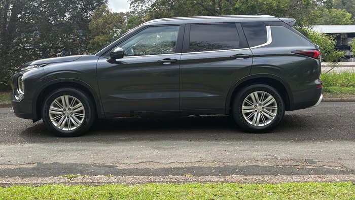 2024 Mitsubishi Outlander LS