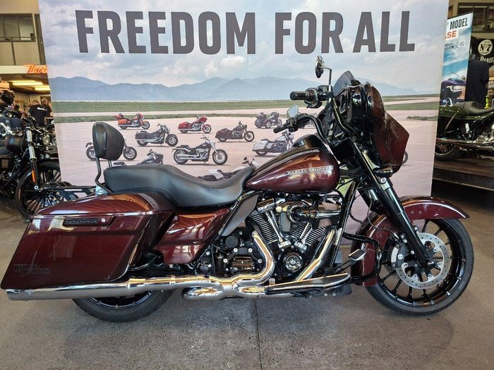 2018 Harley-Davidson Street Glide Special 114 (FLHXS)