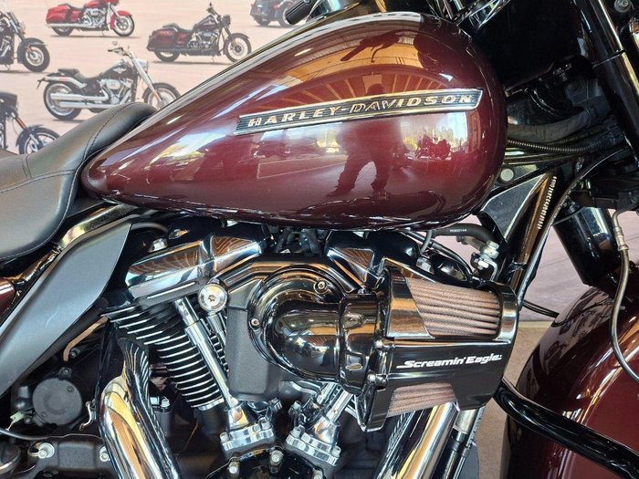 2018 Harley-Davidson Street Glide Special 114 (FLHXS)