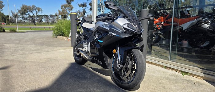 2025 CFMOTO 675SR-R SR Black