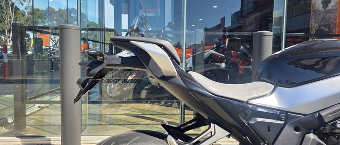 2025 CFMOTO 675SR-R SR Black