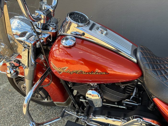 2011 HARLEY-DAVIDSON FLHR ROAD KING ORANGE