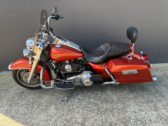 2011 HARLEY-DAVIDSON FLHR ROAD KING ORANGE