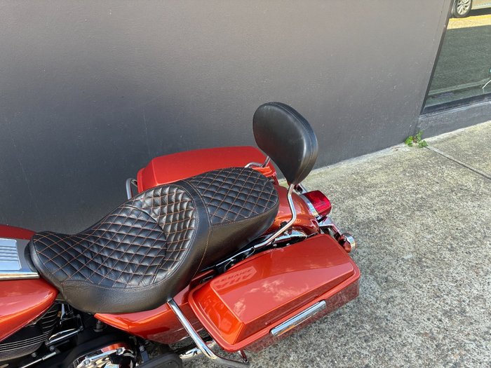 2011 HARLEY-DAVIDSON FLHR ROAD KING ORANGE