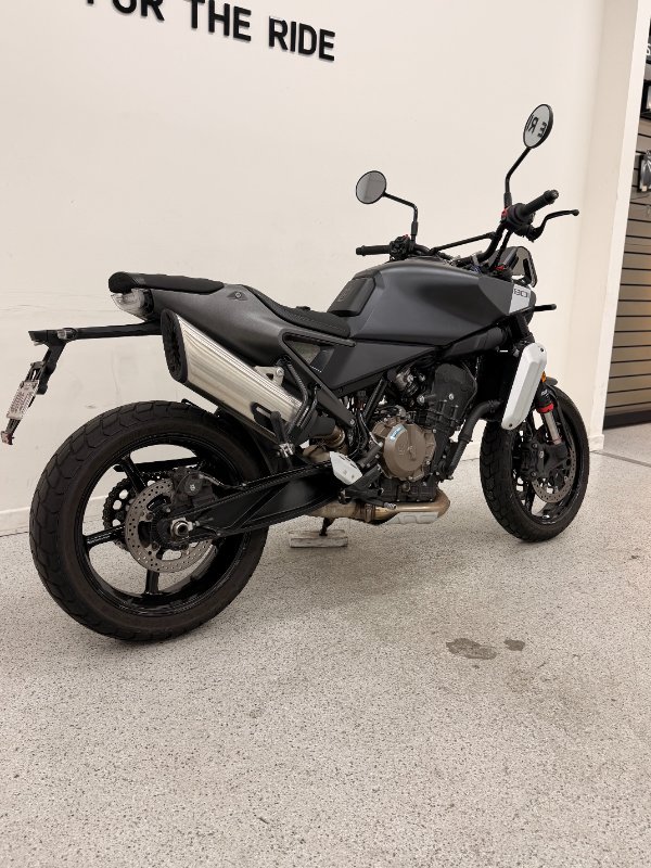2024 HUSQVARNA SVARTPILEN 801 Black