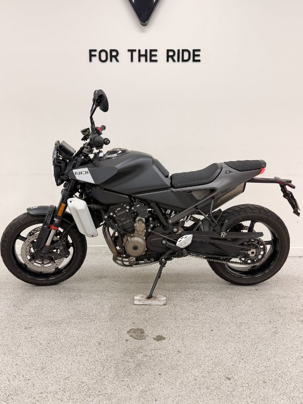 2024 HUSQVARNA SVARTPILEN 801 Black