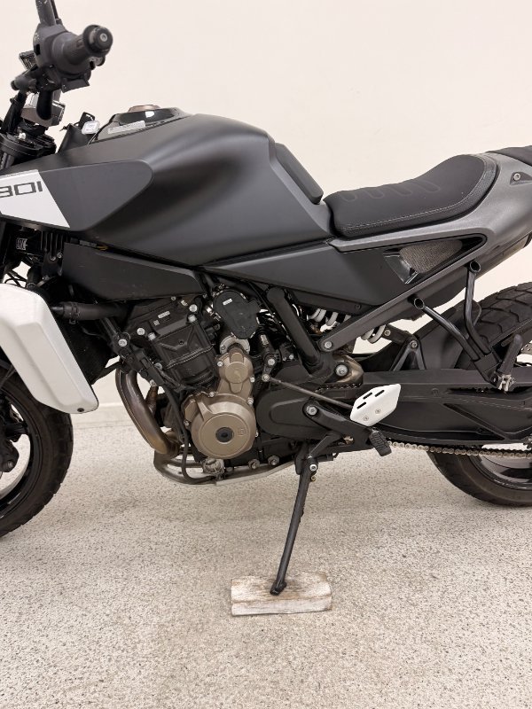 2024 HUSQVARNA SVARTPILEN 801 Black