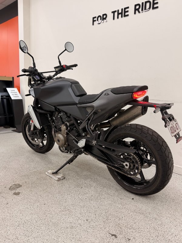 2024 HUSQVARNA SVARTPILEN 801 Black