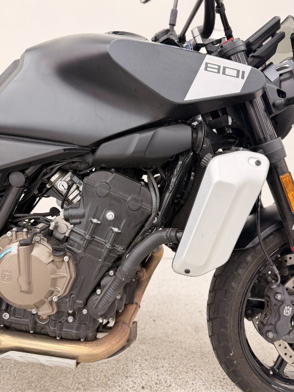 2024 HUSQVARNA SVARTPILEN 801 Black