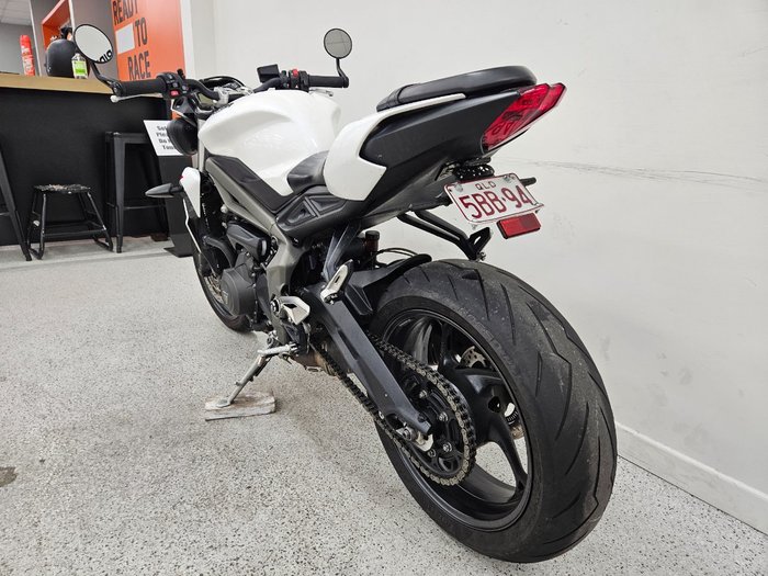 2022 Triumph STREET TRIPLE S 660 LAMS White