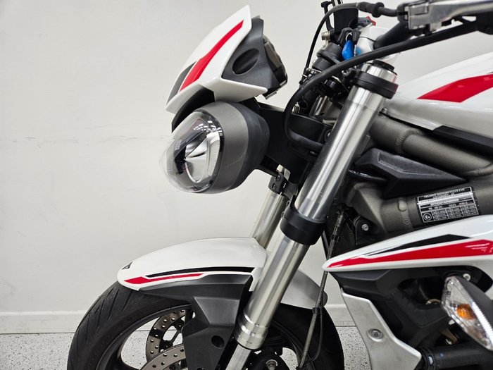 2022 Triumph STREET TRIPLE S 660 LAMS White