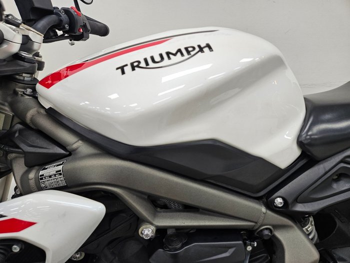 2022 Triumph STREET TRIPLE S 660 LAMS White