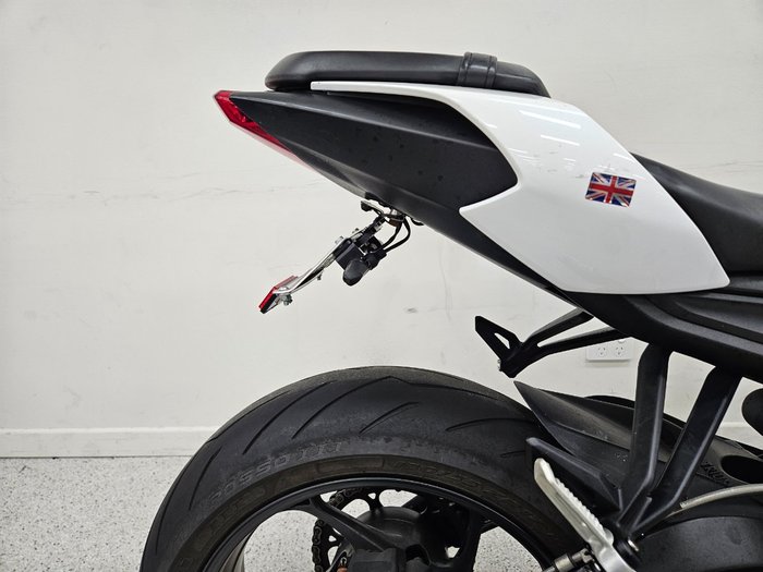 2022 Triumph STREET TRIPLE S 660 LAMS White