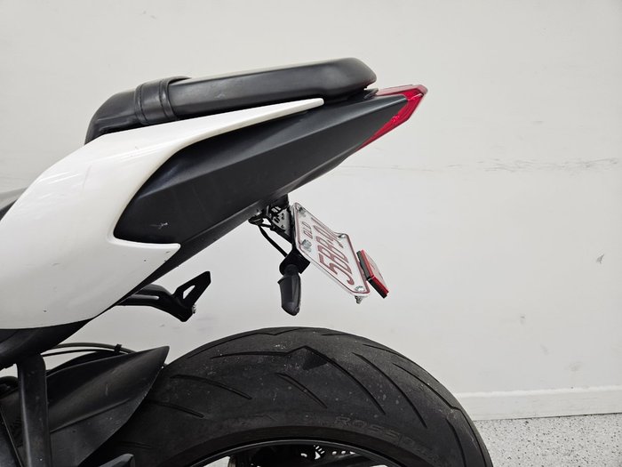 2022 Triumph STREET TRIPLE S 660 LAMS White