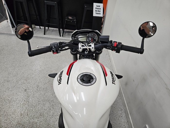 2022 Triumph STREET TRIPLE S 660 LAMS White