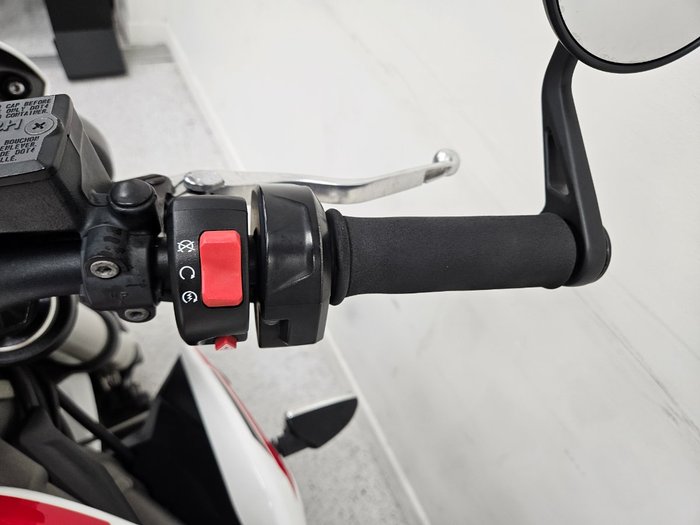 2022 Triumph STREET TRIPLE S 660 LAMS White