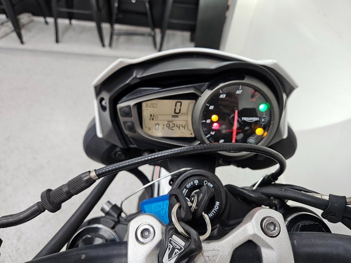 2022 Triumph STREET TRIPLE S 660 LAMS White