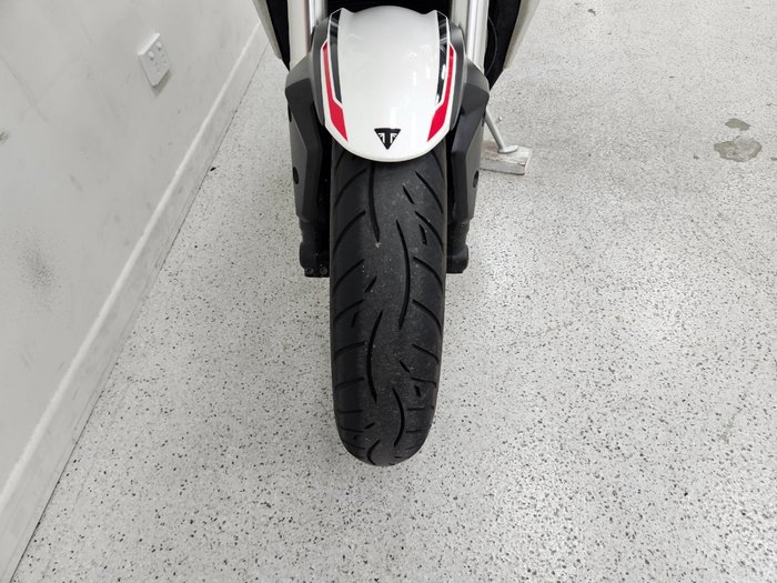 2022 Triumph STREET TRIPLE S 660 LAMS White