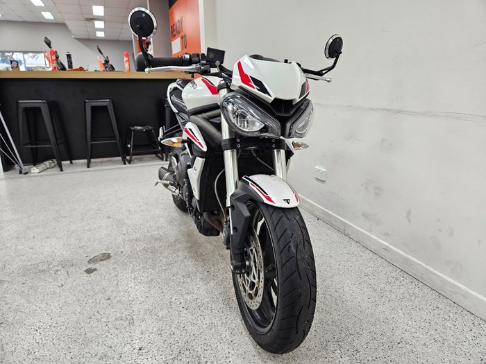 2022 Triumph STREET TRIPLE S 660 LAMS White
