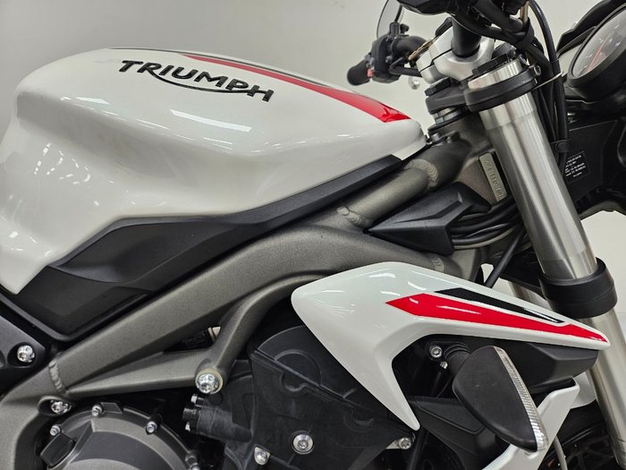2022 Triumph STREET TRIPLE S 660 LAMS White