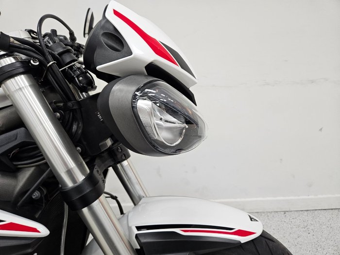 2022 Triumph STREET TRIPLE S 660 LAMS White