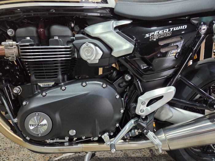 2026 Triumph BONNEVILLE SPEED TWIN 1200 RS ORANGE