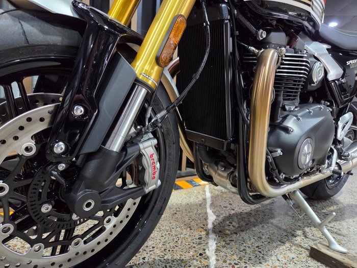 2026 Triumph BONNEVILLE SPEED TWIN 1200 RS ORANGE