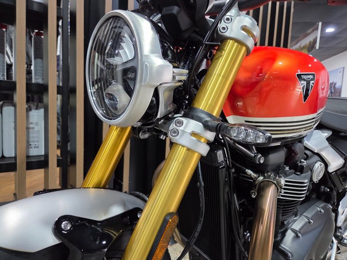 2026 Triumph BONNEVILLE SPEED TWIN 1200 RS ORANGE